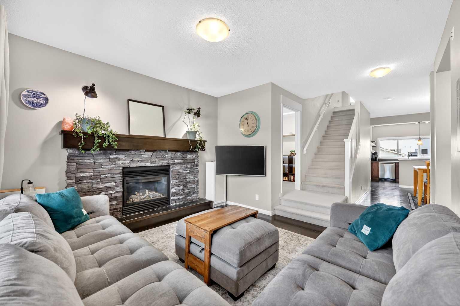 47 Copperpond Heights SE