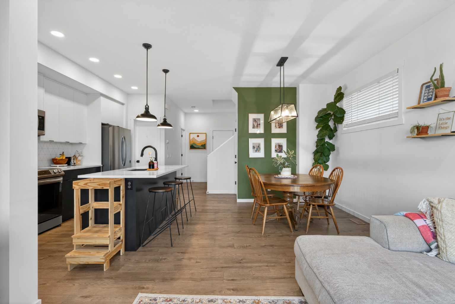 163 Creekstone Way SW