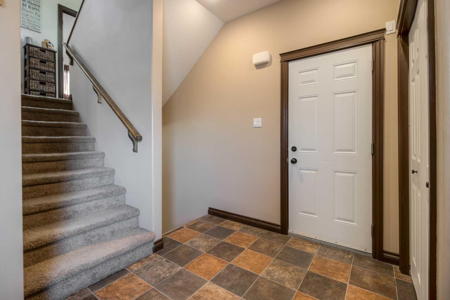 380 Grizzly Crescent N