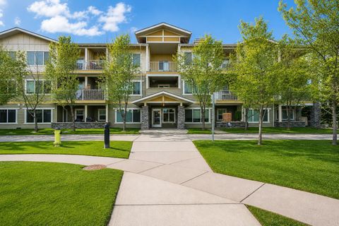 Photo of 4 Kingsland Close SE #2202, Airdrie, AB T4A 0J3 (MLS # A2316035)