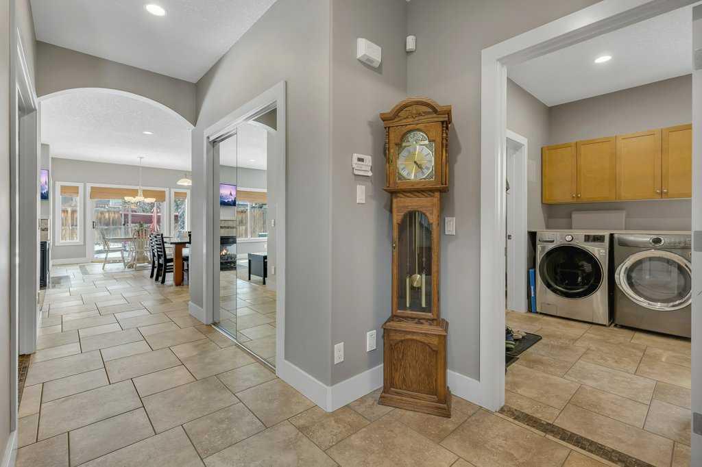 319 Valley Crest Court NW