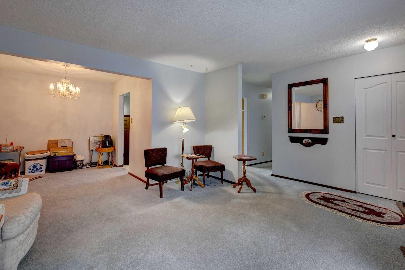 9619 Elbow Drive SW