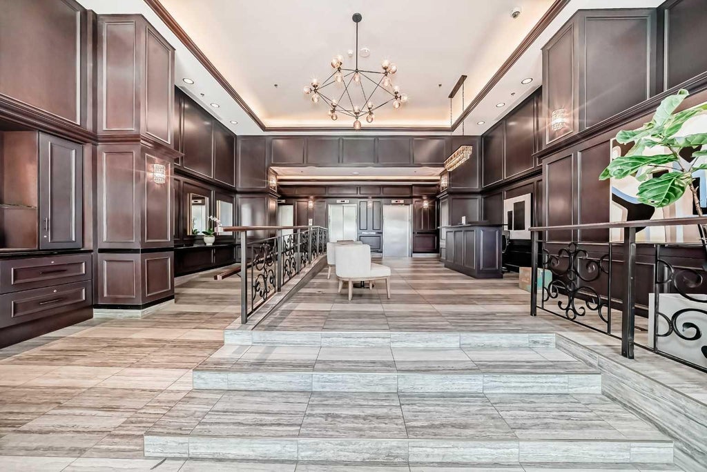 Photo of 817 15 Avenue SW #402, Calgary, AB T2R 0H8 (MLS # A2339905)