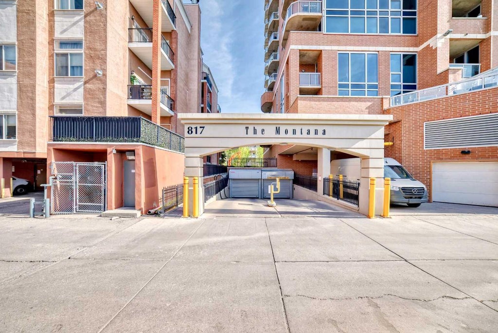 Photo of 817 15 Avenue SW #402, Calgary, AB T2R 0H8 (MLS # A2339905)