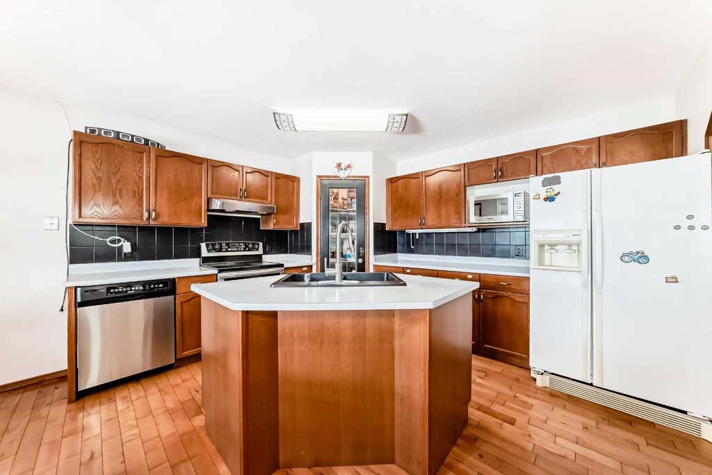 Photo of 49 Applewood Court SE, Calgary, AB T2A 7P7 (MLS # A2331770)