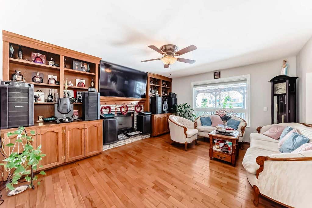 Photo of 49 Applewood Court SE, Calgary, AB T2A 7P7 (MLS # A2331770)