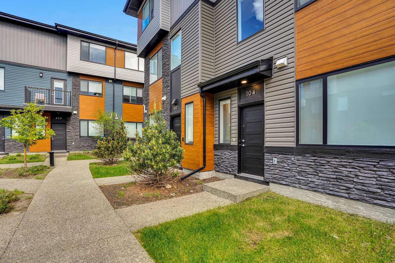 104 Corner Glen Circle NE