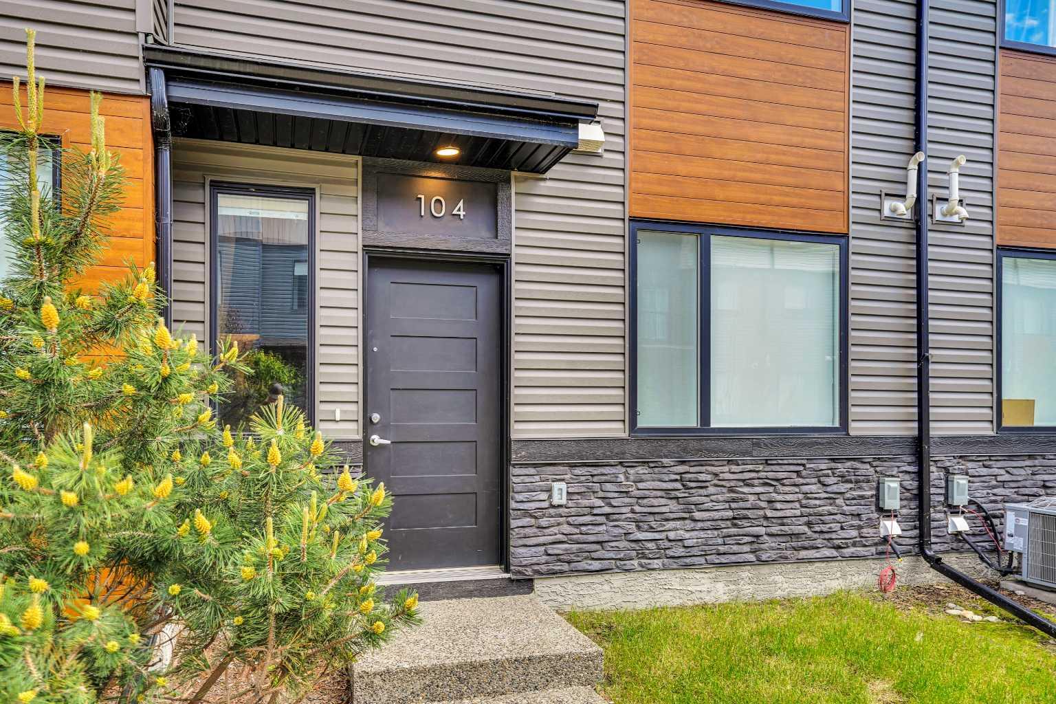 104 Corner Glen Circle NE