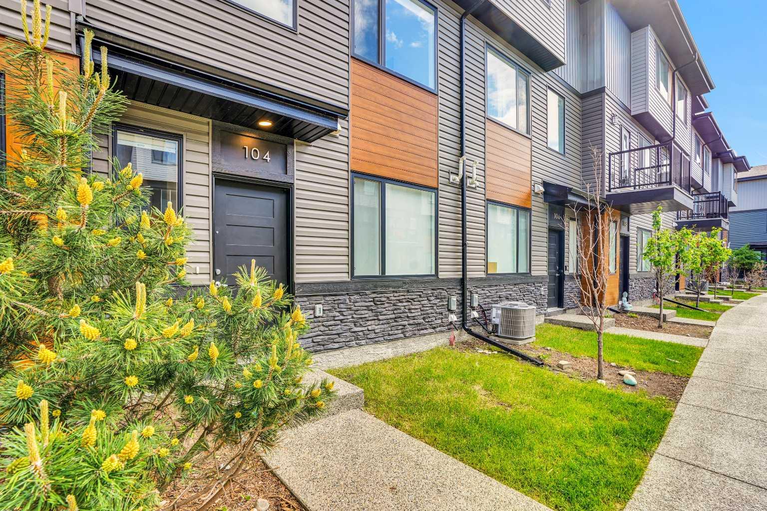 104 Corner Glen Circle NE