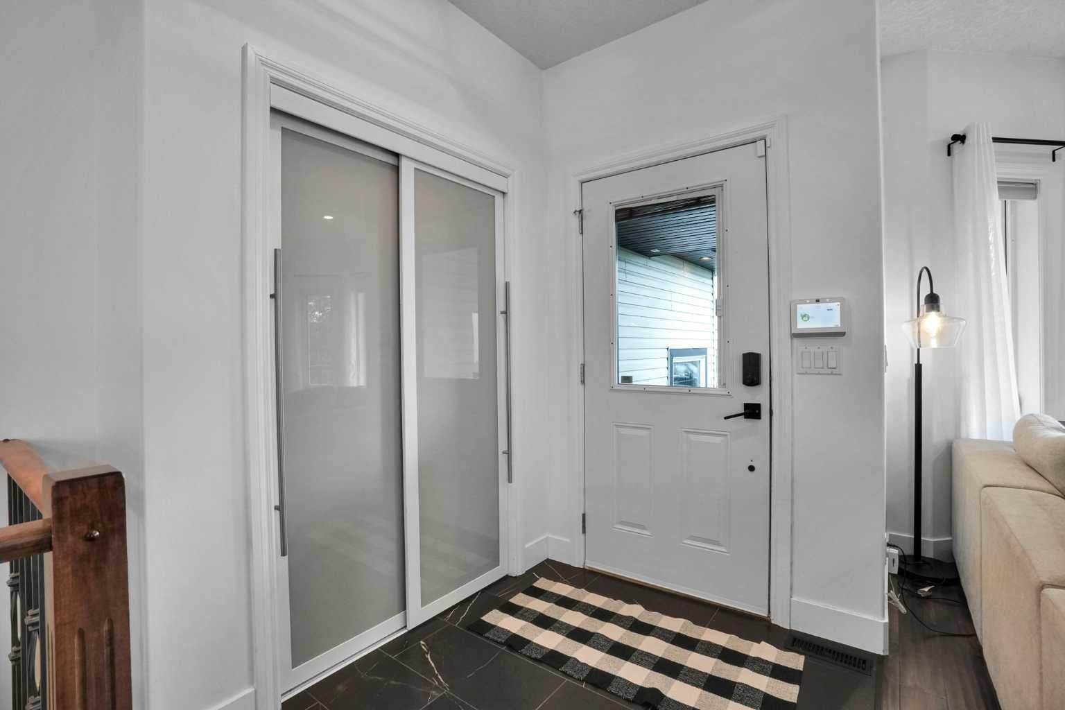 112 Aspen Creek Crescent