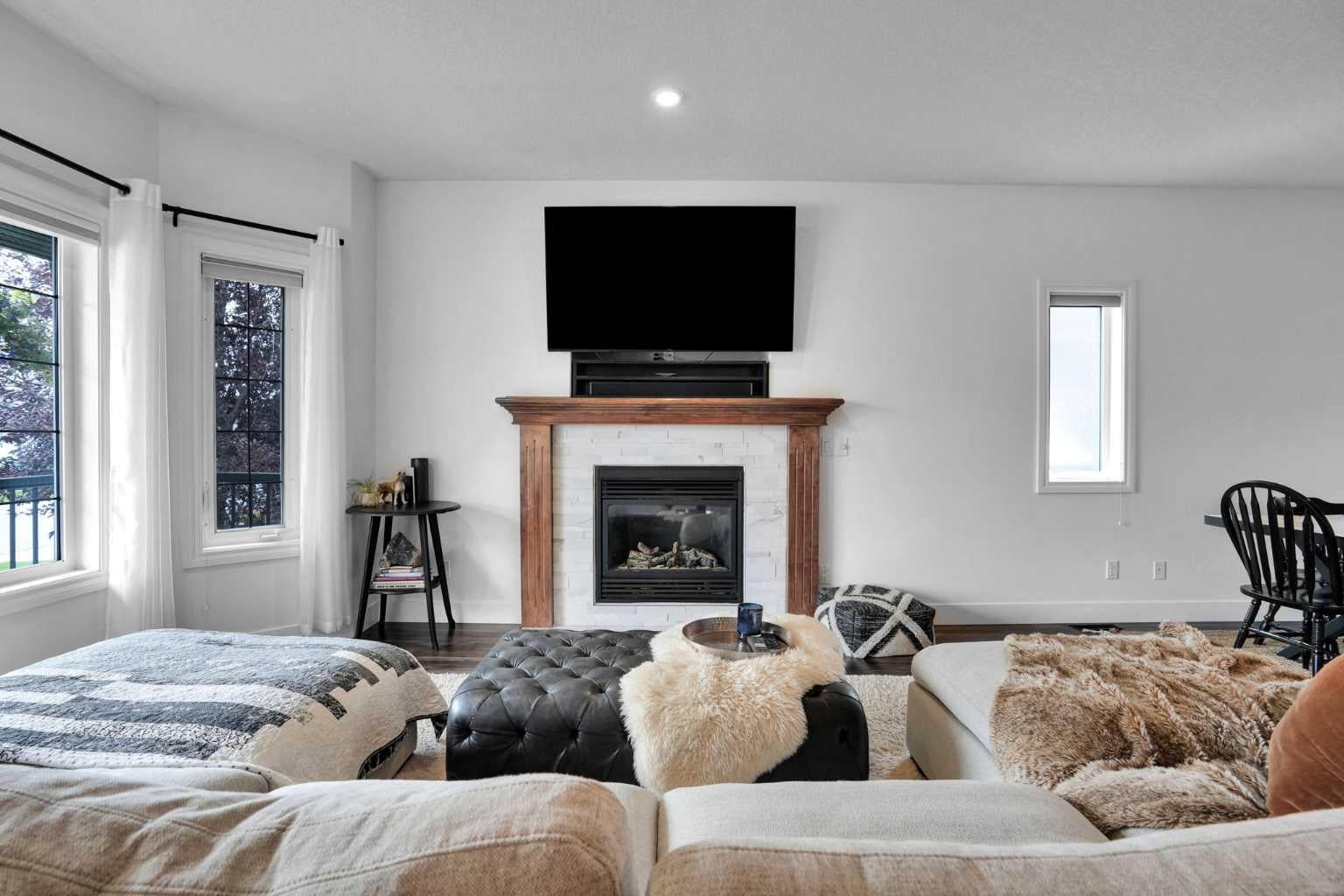 112 Aspen Creek Crescent