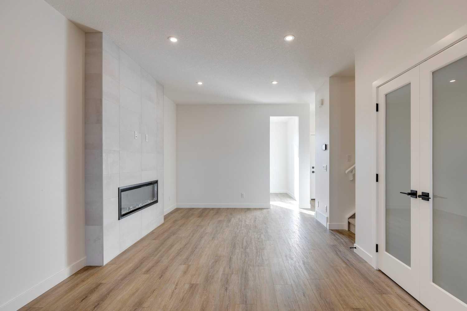 8542 Huxbury Drive NE