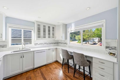 2445 Cherokee Drive NW Calgary AB T2L 0X6