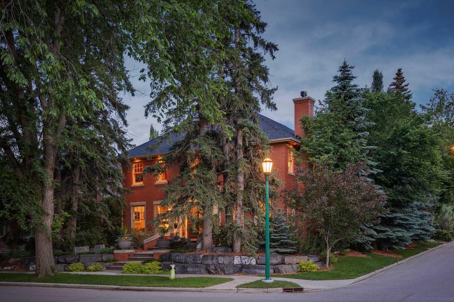 729 Riverdale Avenue SW