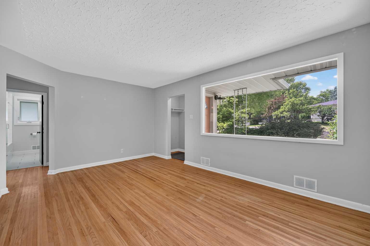 136 Hendon Drive NW