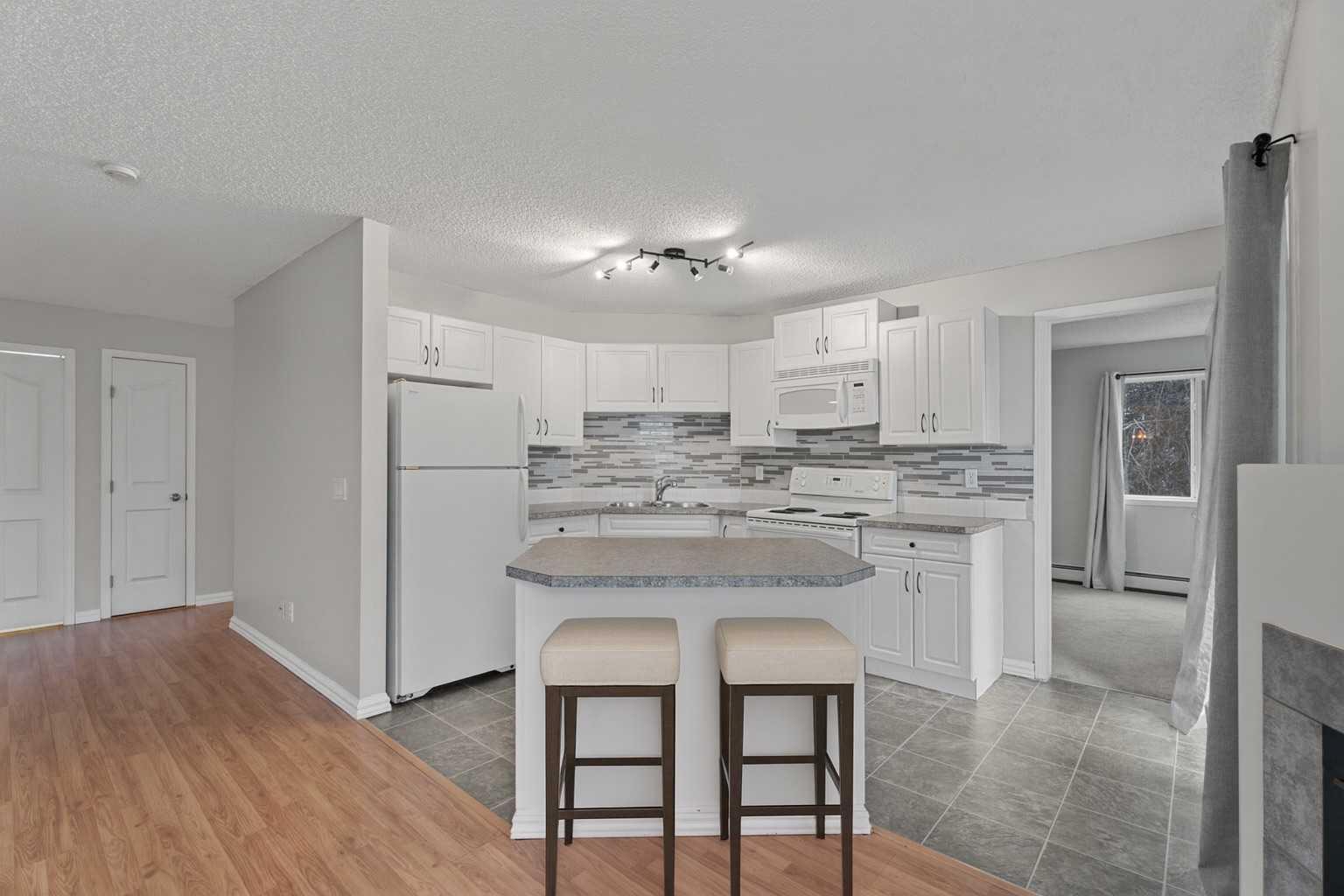 7202 Valleyview Park SE 202