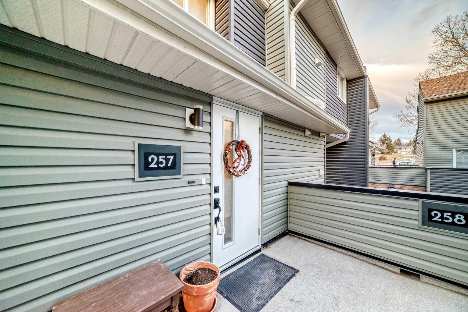 66 Glamis Green SW 257