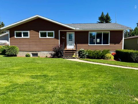 Photo of 5008 4 Avenue, Chauvin, AB T0B 0V0 (MLS # A2328702)