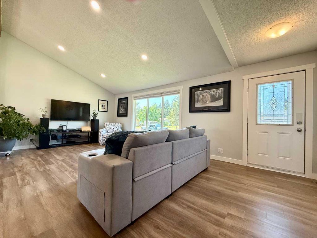 Photo of 5008 4 Avenue, Chauvin, AB T0B 0V0 (MLS # A2328702)