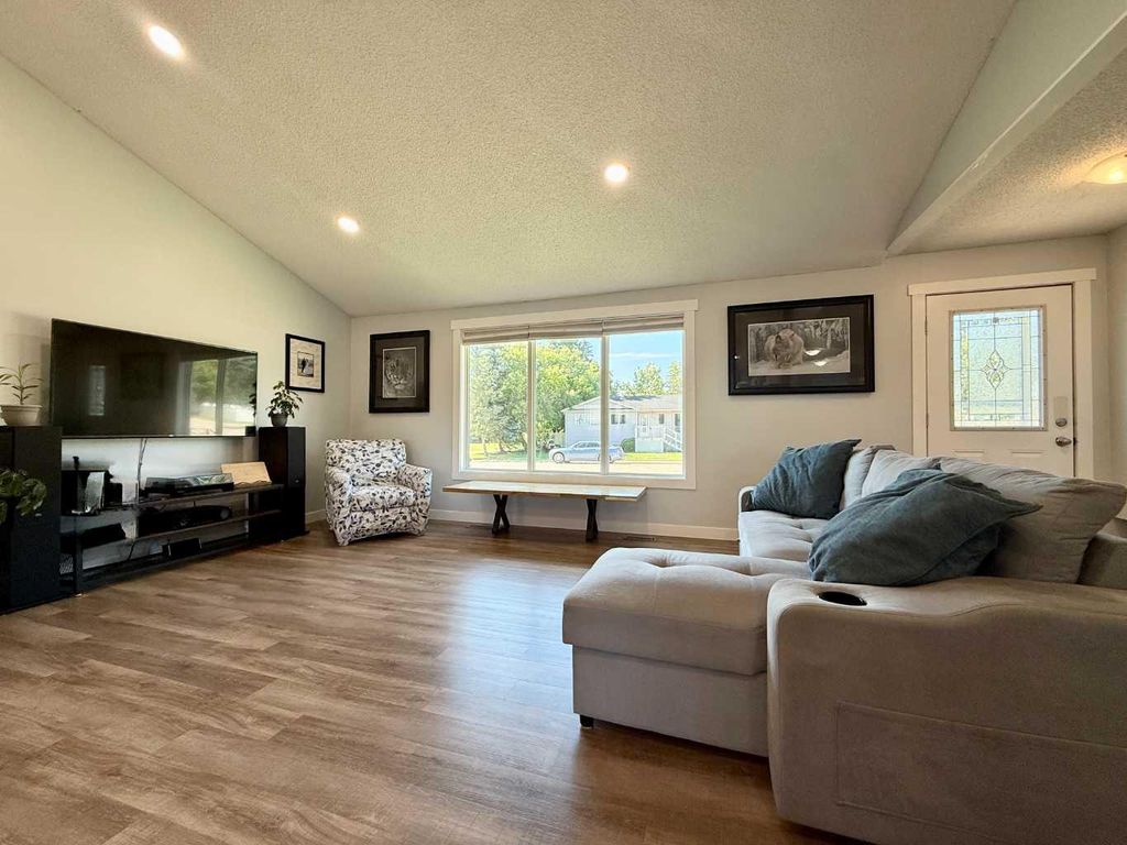Photo of 5008 4 Avenue, Chauvin, AB T0B 0V0 (MLS # A2328702)