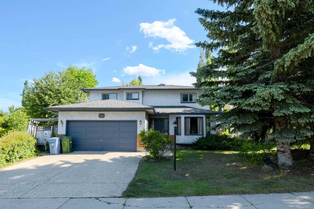 Photo of 84 Shannon Way SW, Calgary, AB T2Y 2A8 (MLS # A2324232)