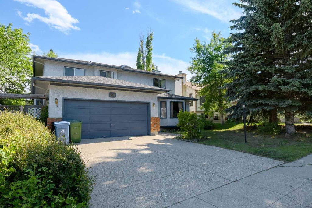 Photo of 84 Shannon Way SW, Calgary, AB T2Y 2A8 (MLS # A2324232)