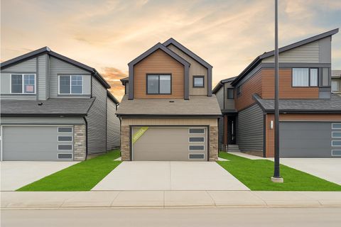 10 Heartwood Villas SE Calgary AB T3S 0R9