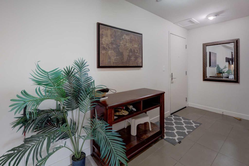 Photo of 530 12 Avenue SW #1002, Calgary, AB T2R 0B1 (MLS # A2274861)