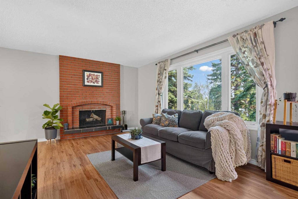 Photo of 292 Silver Brook Way NW, Calgary, AB T3B 3G8 (MLS # A2347004)