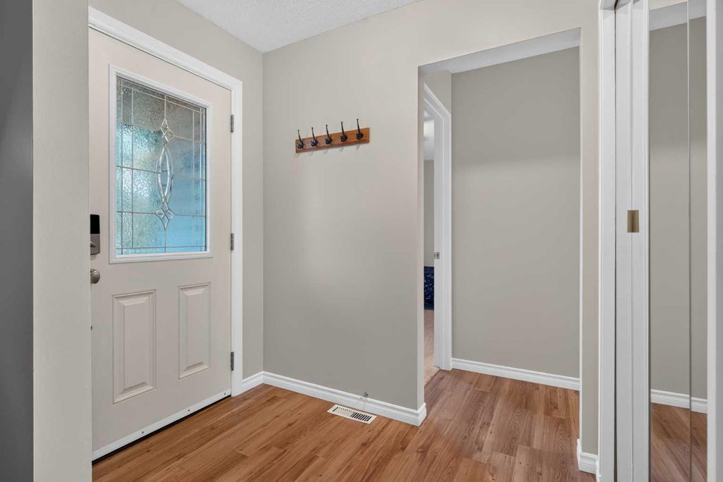 Photo of 292 Silver Brook Way NW, Calgary, AB T3B 3G8 (MLS # A2347004)