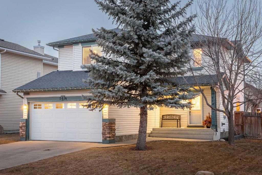 Photo of 164 West Lakeview Circle, Chestermere, AB T1X 1H7 (MLS # A2292609)