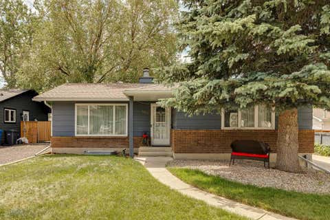 Photo of 102 Thorson Crescent, Okotoks, AB T1S 1C8 (MLS # A2329194)