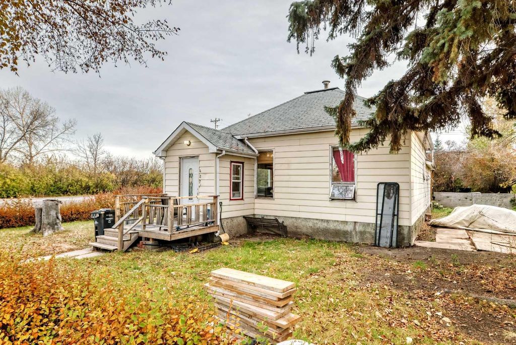 Photo of 427 4 Avenue SE, High River, AB T1V 1H8 (MLS # A2265897)