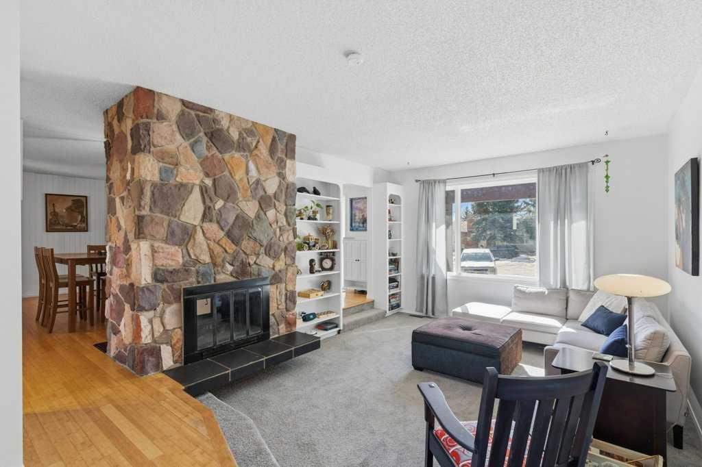 536 Woodhill Place SW