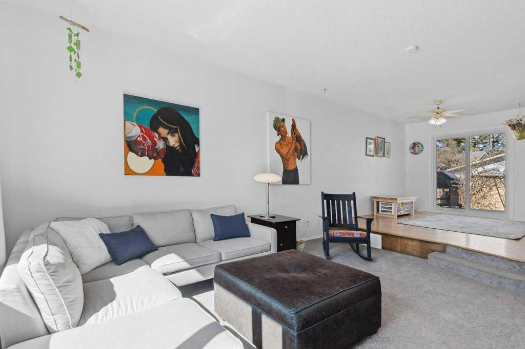 536 Woodhill Place SW