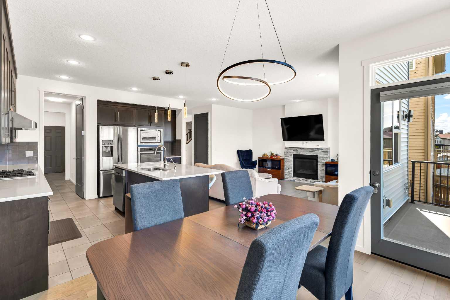 314 Carringvue Manor NW