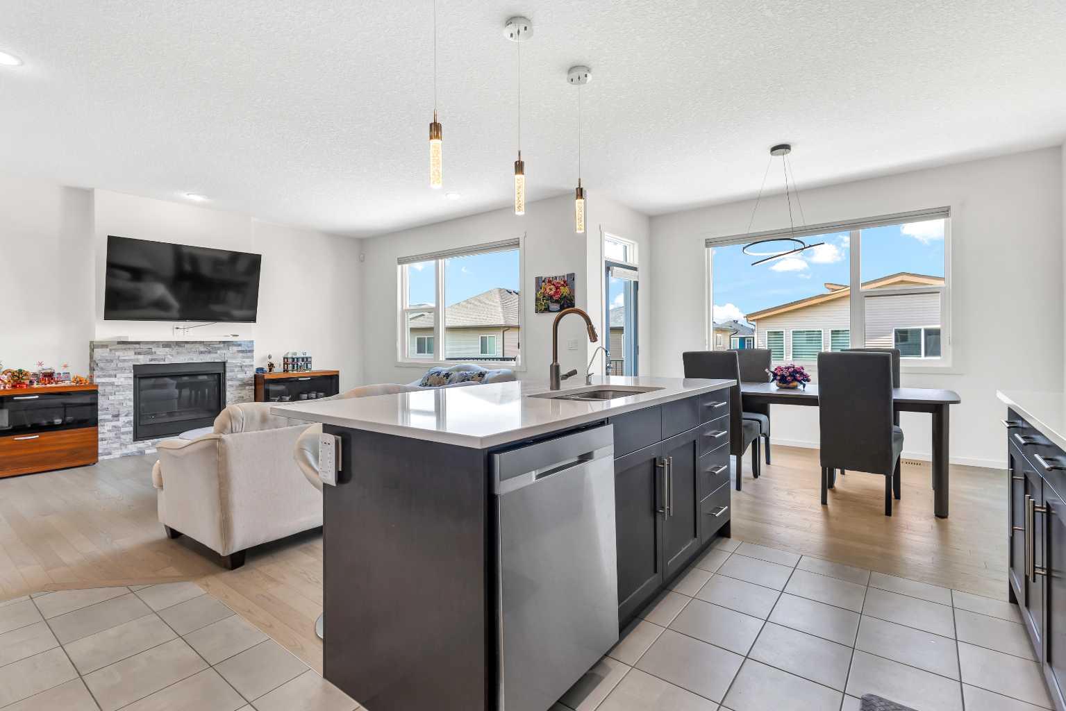 314 Carringvue Manor NW
