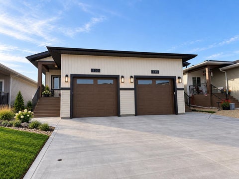 Photo of 60 Gray Close, Sylvan Lake, AB T4S 0W4 (MLS # A2348670)