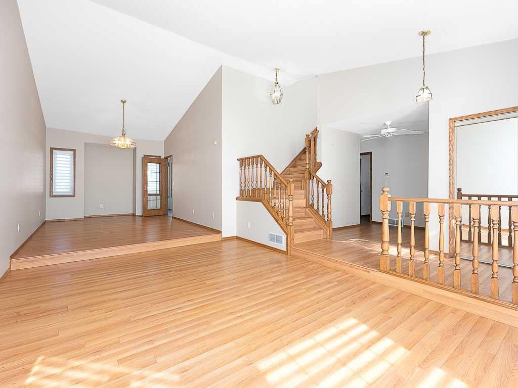 44 Straddock Crescent SW