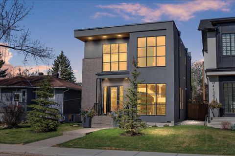 4407 17 Street SW Calgary AB T2T 4R1