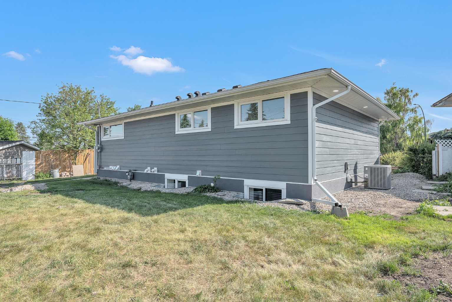 1008 Riddell Place SE