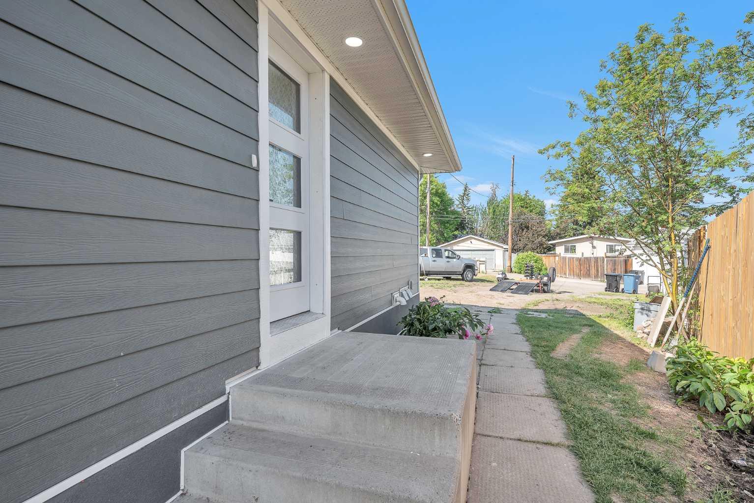 1008 Riddell Place SE