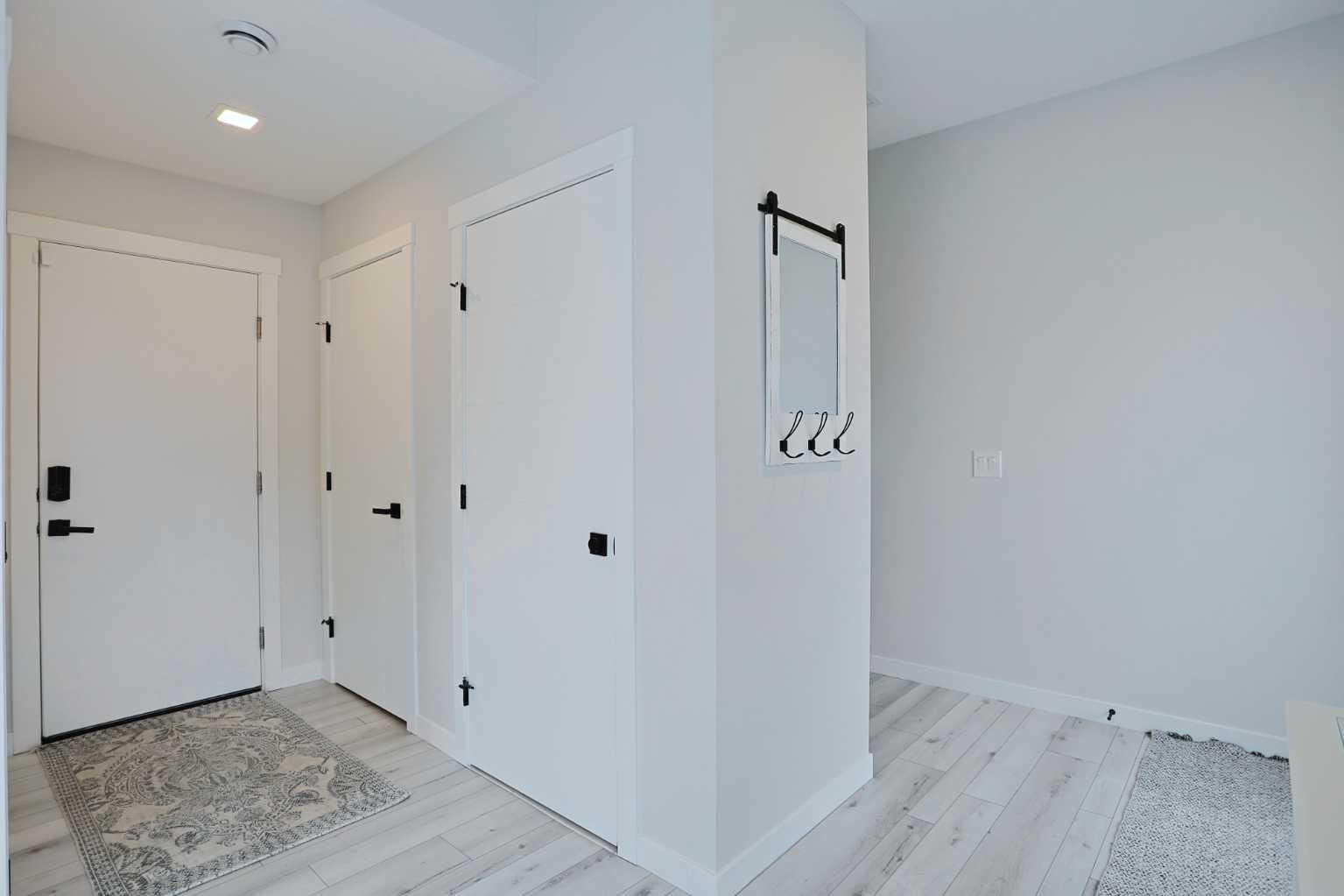 255 Greenbriar Common NW
