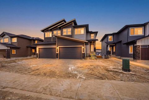 Photo of 30 Waterford Mews, Chestermere, AB T1X 3B4 (MLS # A2305577)