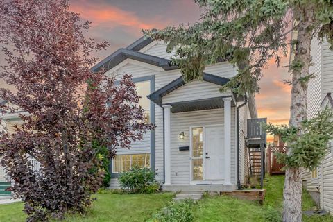 Photo of 125 Martinpark Way NE, Calgary, AB T3J 3M8 (MLS # A2244104)