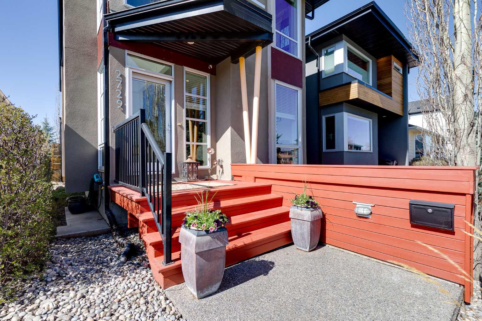 2729 Cochrane Road NW