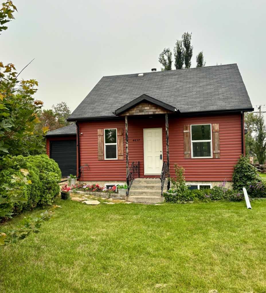 Photo of 4637 50 Avenue, Bentley, AB T0C 0J0 (MLS # A2335861)