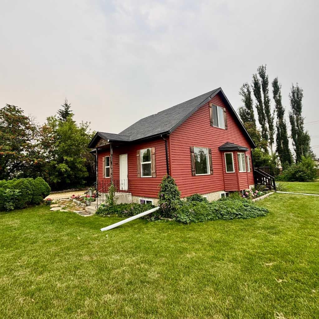 Photo of 4637 50 Avenue, Bentley, AB T0C 0J0 (MLS # A2335861)