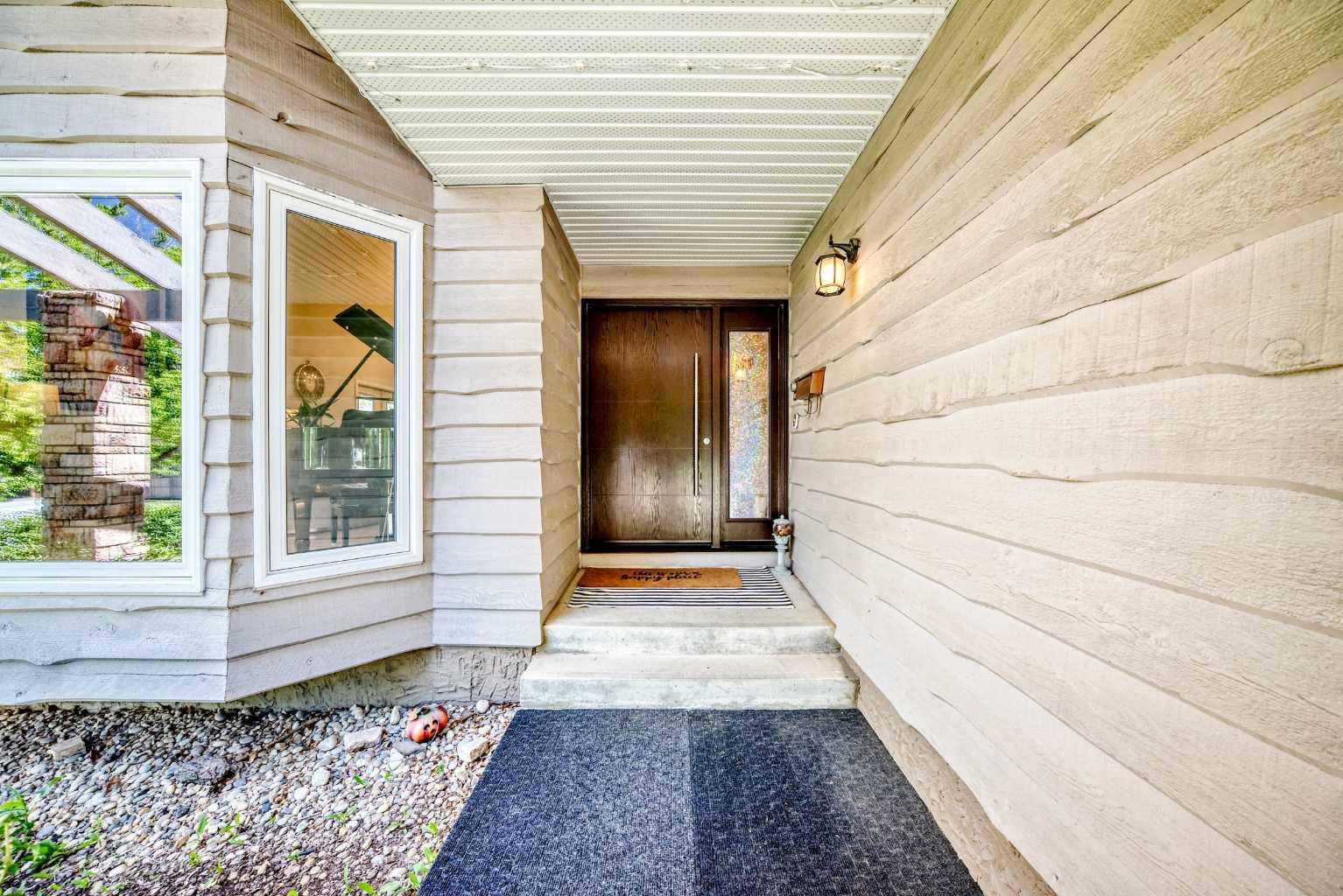 1912 Palliser Drive SW