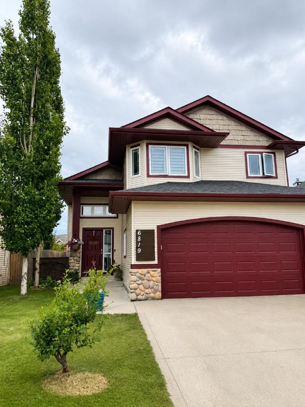 Photo of 6819 59 Street Close, Rocky Mountain House, AB T4T 1V9 (MLS # A2309783)